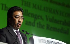 KUALA LUMPUR 04 OCTOBER 2016. Minister of Finance II, Datuk Seri Johari Abdul Ghani deliver the keynote address opening National Chamber of Commerce and Industry Malaysia (NCCIM) roundtable session " The Malaysian Economy today - The Challengges, Vulnerability and Resilience and Remedail Measures" at Menara MATRADE. NSTP/ MOHD YUSNI ARIFFIN